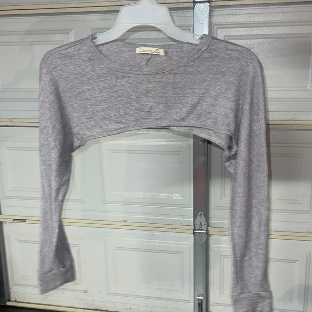 Cute grey long sleep top goes grey with most outfits nice undershirt worn once